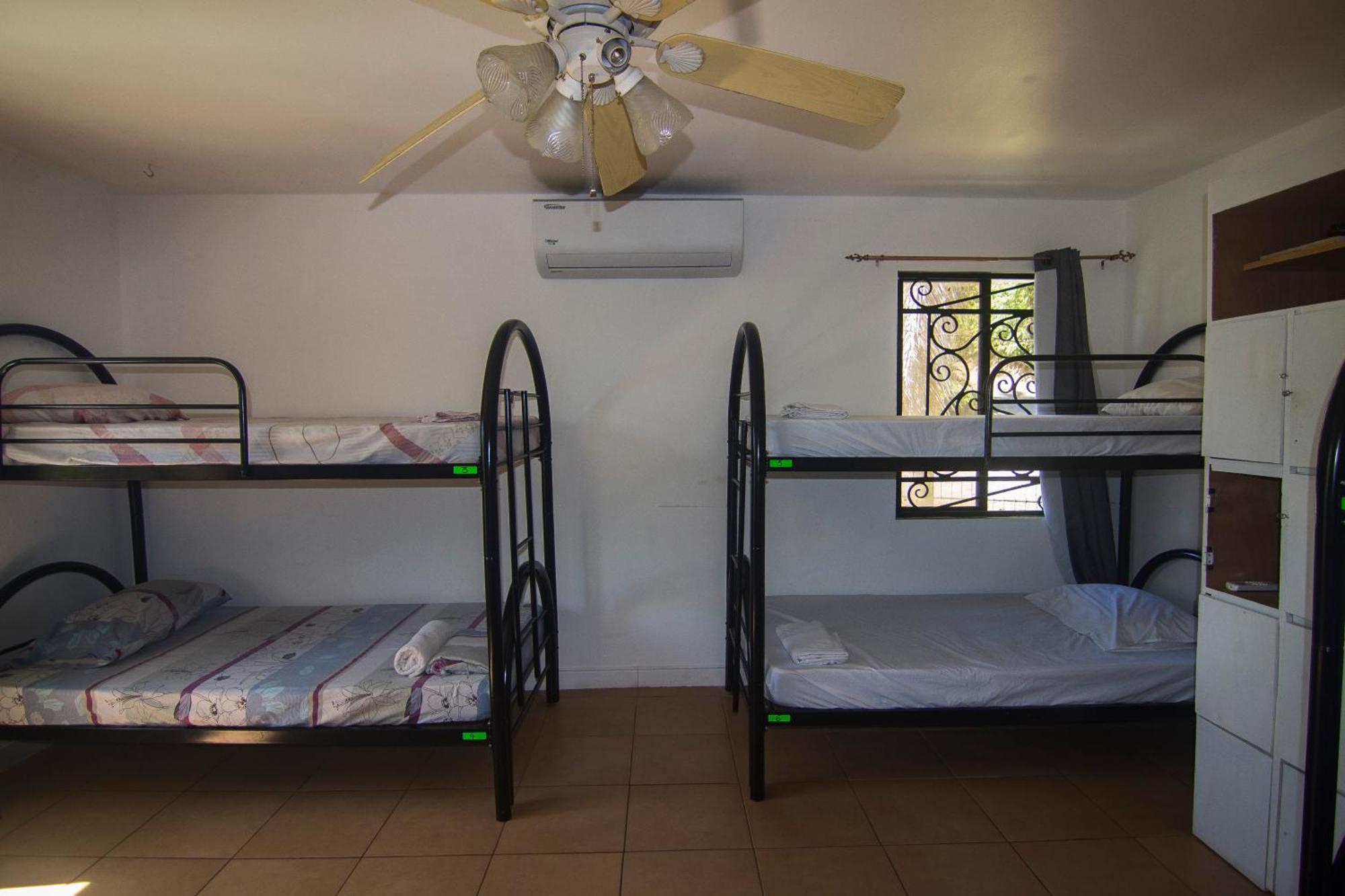 Wipeout Hostel Jaco Luaran gambar